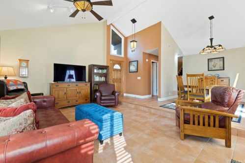 2171 Snowberry Rd, Tustin CA 92780-6931 exterior