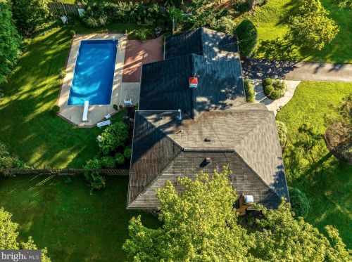 7641 Miller Fall Rd, Rockville MD 20855-1165 exterior