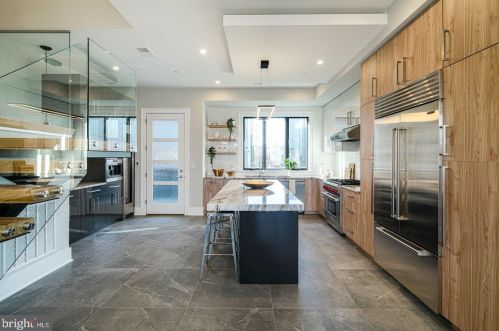 722 Broad St, Philadelphia PA 19146-3119 exterior