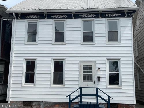 11 Middle St, Hanover, PA 17331-3116