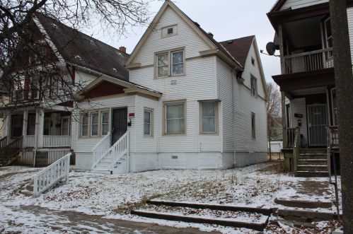 1525 39th St, Milwaukee, WI 53208-2333