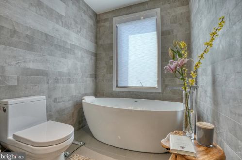 308 2nd St, Philadelphia PA 19133-0040 exterior