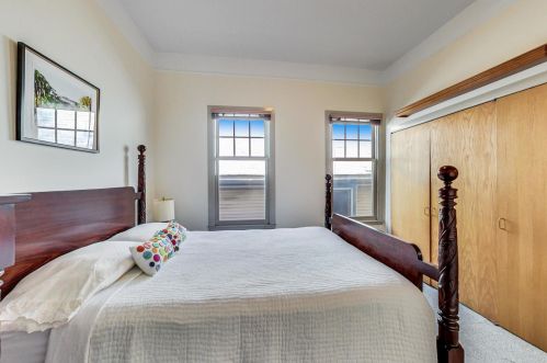 1133 Schubert Ave, Chicago IL 60614-1507 exterior