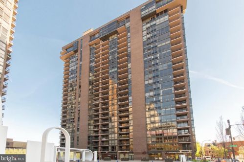 241 6th St, Philadelphia PA  19106-3723 exterior