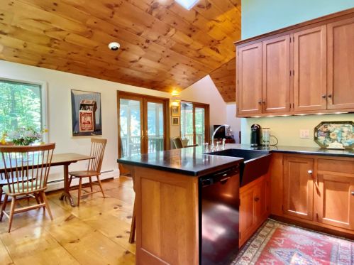 6 Bishopsgate, Concord, NH 03301-3113