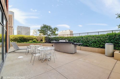 1160 Michigan Ave, Chicago IL 60605-2776 exterior