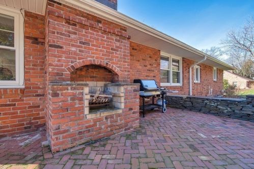 1110 Amostown Rd, West Springfield MA 01089-4309 exterior