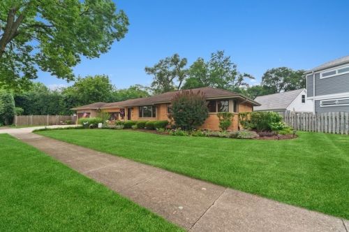 290 Berkley Ave, Elmhurst, IL 60126-3168