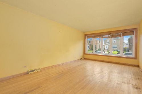 6022 Kilpatrick Ave, Chicago IL 60629-5637 exterior