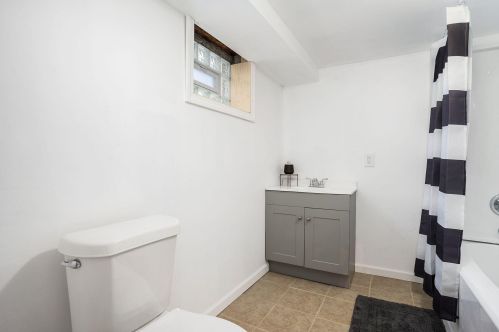 1094 Sanford St, Meskegon MI 49444-1437 exterior