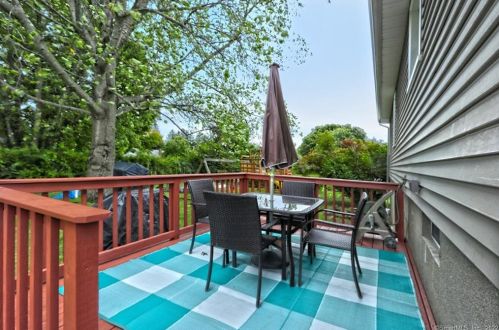 73 Ida Ave, Derby CT 06418-2322 exterior