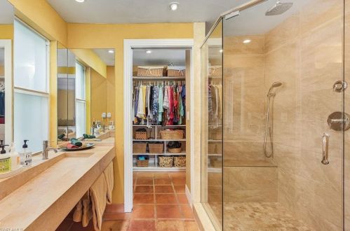 2633 Longboat Dr, Naples FL 34104-3382 exterior