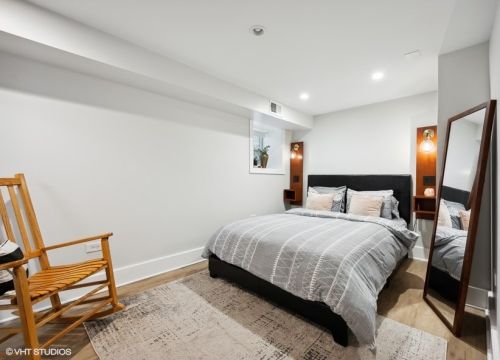 2455 Winona St, Chicago IL 60625-2504 exterior