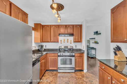 80 Poplar Pl, East Freehold NJ 07728-4173 exterior