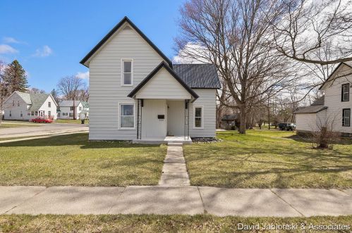 522 Bridge St, Belding MI  48809-1208 exterior