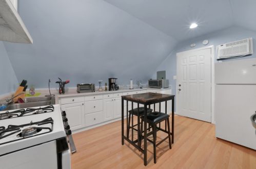 2252 Lawndale Ave, Chicago IL 60629-4345 exterior