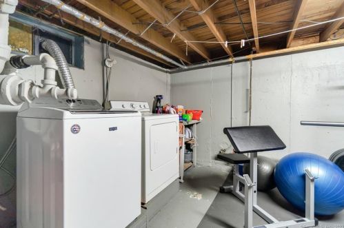 35 Harley Rd, Milford CT 06460-3725 exterior