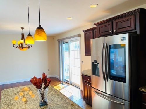 231 Pondview Dr, Springfield MA 01118-1150 exterior