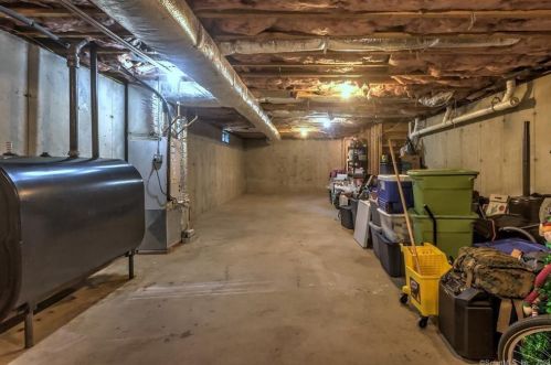 47 Chester St, Milford CT 06460-7421 exterior