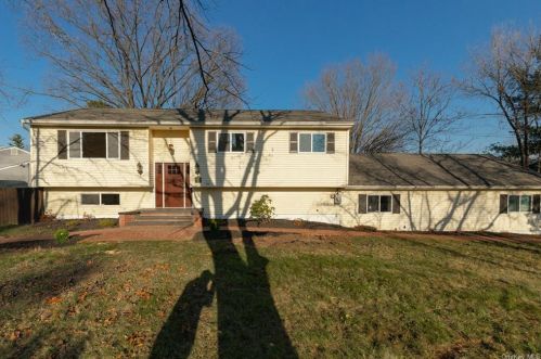 39 Nassau Rd, Poughkeepsie, NY 12601-5644