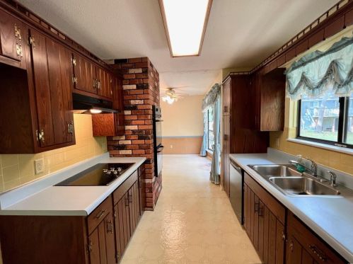 5908 Loblolly Ct, Saint Louis MO 63128-4302 exterior