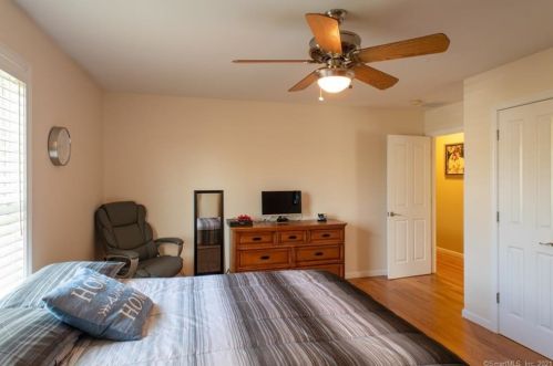 101 High St, Derby CT 06418-2721 exterior