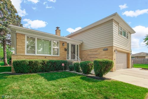 15245 Oak St, Dolton, IL 60419-2644