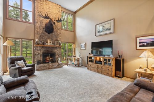 4712 Amy Dr, Bull Valley, IL 60014-6347