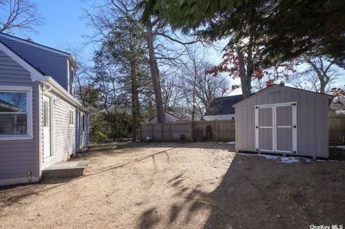 3 Sandra Ct, Huntington Station NY 11746-2942 exterior