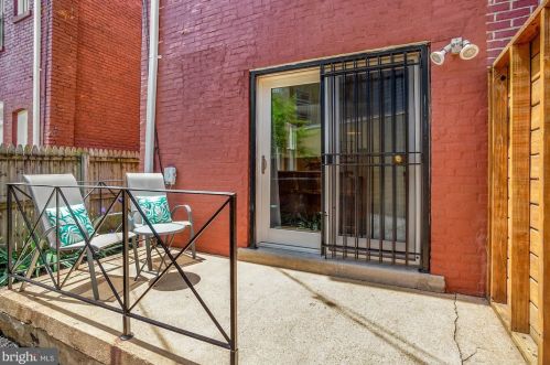 215 15th St, Washington DC  20003-2335 exterior