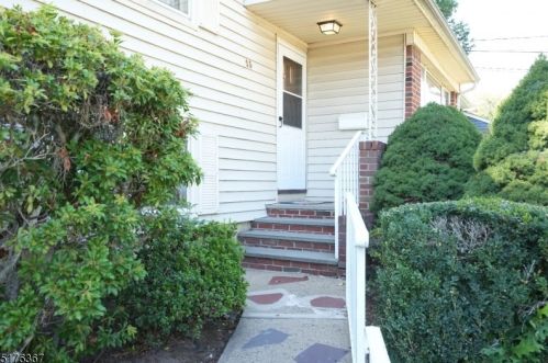 15 Essex Rd, Springfield, NJ 07081-3304
