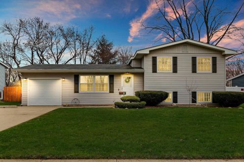 721 Darlington Ln, Bull Valley IL 60014-7873 exterior