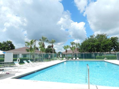 1331 Peppertree Trl, Fort Pierce FL  34950-5250 exterior