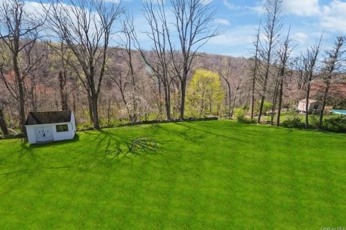 67 High St, Armonk NY 10504-1223 exterior