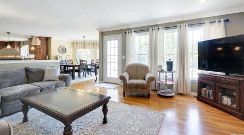 94 Caramel Rd, Commack NY 11725-1000 exterior