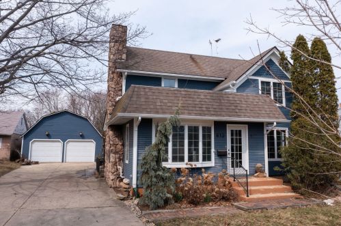 613 Amsterdam St, Bull Valley, IL 60098-2203