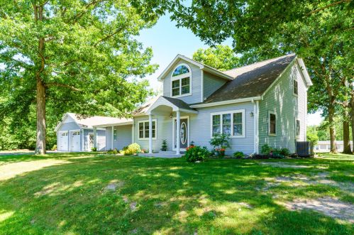 45551 Peninsula Dr, Grand Junction MI 49056-9462 exterior