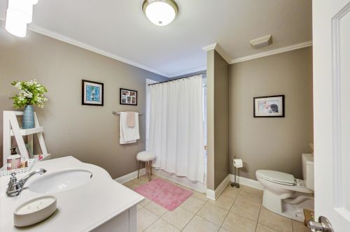 6098 Caldwell Ave, Chicago IL 60646-4111 exterior