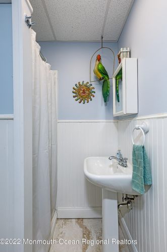 2215 Middle Ave, Point Pleasant Beach NJ 08742-5138 exterior