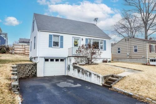 40 Norway St, Milford, CT 06461-2916