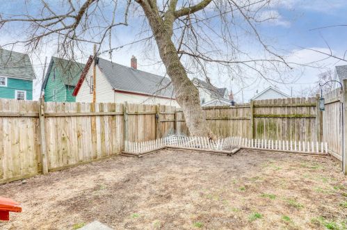 1741 Warren Ave, Milwaukee WI 53202-1616 exterior