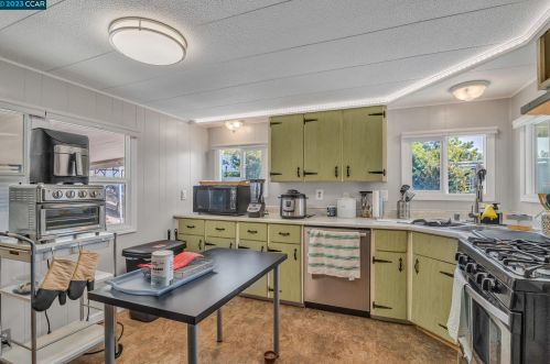 2 Terrace Dr, Concord CA 94518-2047 exterior