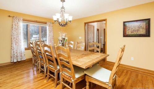 19 Green Field Ln, North Haven CT 06473-4039 exterior