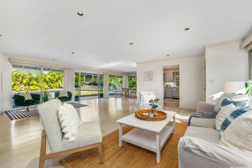 80 Makaweli St, Honolulu, HI 96825-2147