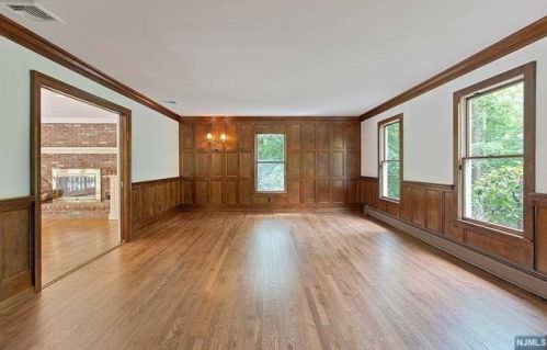 36 Saddle River Rd, Upper Saddle River NJ  07458-3205 exterior