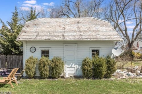 8 Franklin St, Fredon NJ 07860-1604 exterior