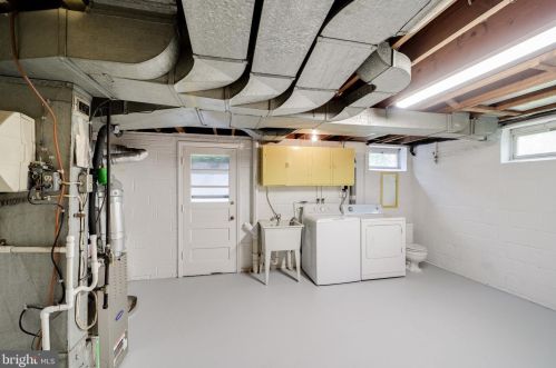 6928 Westhampton Dr, Alexandria VA 22307-1528 exterior