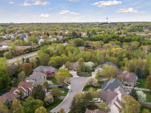 8060 Enclave Cir, Saint Paul, MN 55125-3039