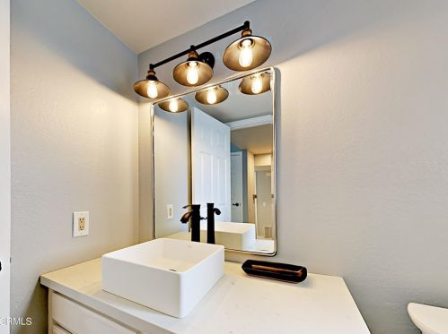 2311 Victoria Ave, Oxnard CA 93035-2969 exterior