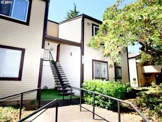 2706 138th Ave, Portland OR  97236-2875 exterior